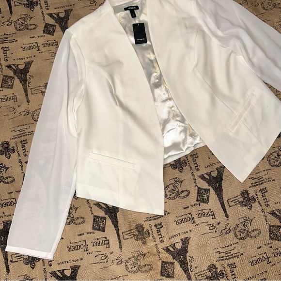 Torrid NWT! Ivory Georgt Cloud Dancer Cardigan Crepe Sleeve Blazer Size 2 - Picture 3 of 14